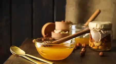 Beneran Bisa? Ini Dia Fakta Menarik soal Madu untuk Mengatasi Sembelit
