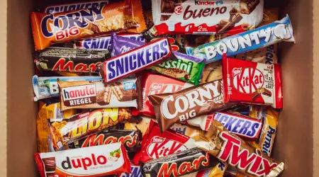 Jangan Asal Jajan! Ini Daftar Makanan Musuh Perjalanan Jauh