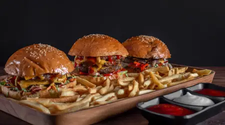Makanan Cepat Saji Bisa Ganggu Pencernaan? Ini Fakta dan Solusinya