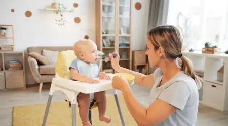 Minum Kopi Saat Anak Mulai MPASI, Amankah untuk Pencernaan Bayi?